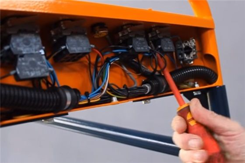 如何解決管道軌道升降車故障或問題？